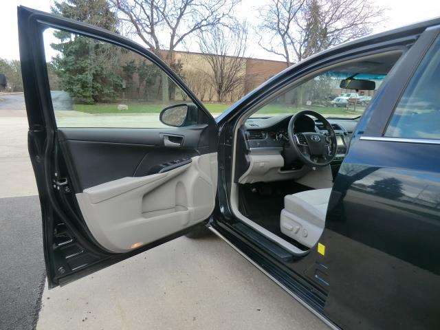 2014 Toyota Camry LE 31K Miles Backup Camera-Bluetooth-Clean CARFAX